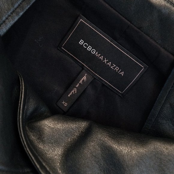 BCBGMAXAZRIA Clyde Cold-Shoulder Faux-Leather Moto Jacket in black size - Picture 4 of 7